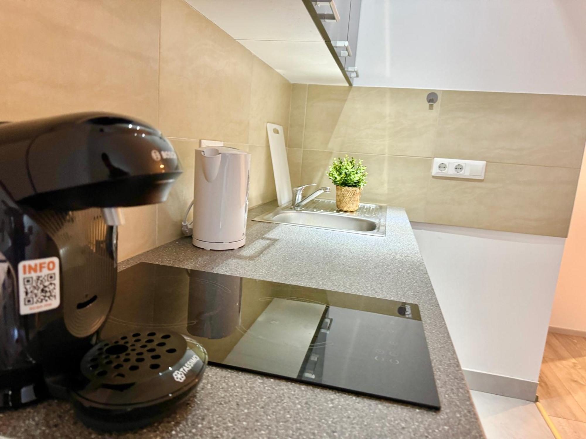 Prime Suites Near Schoenbrunn Castle Bécs Kültér fotó